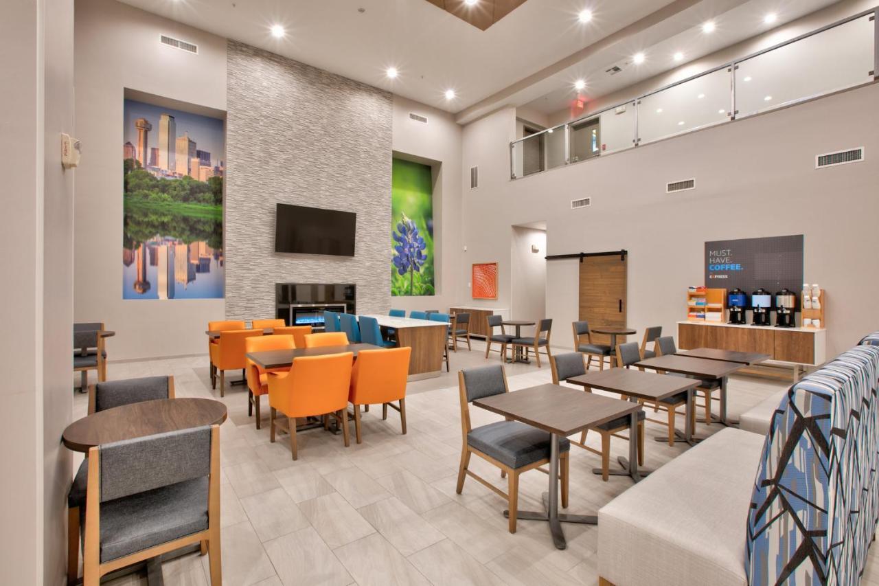 Holiday Inn Express & Suites North Dallas At Preston By Ihg מראה חיצוני תמונה