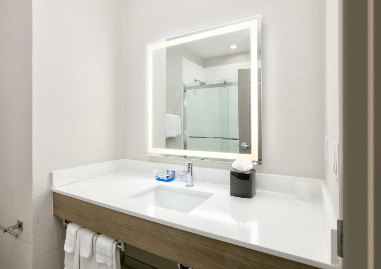 Holiday Inn Express & Suites North Dallas At Preston By Ihg מראה חיצוני תמונה