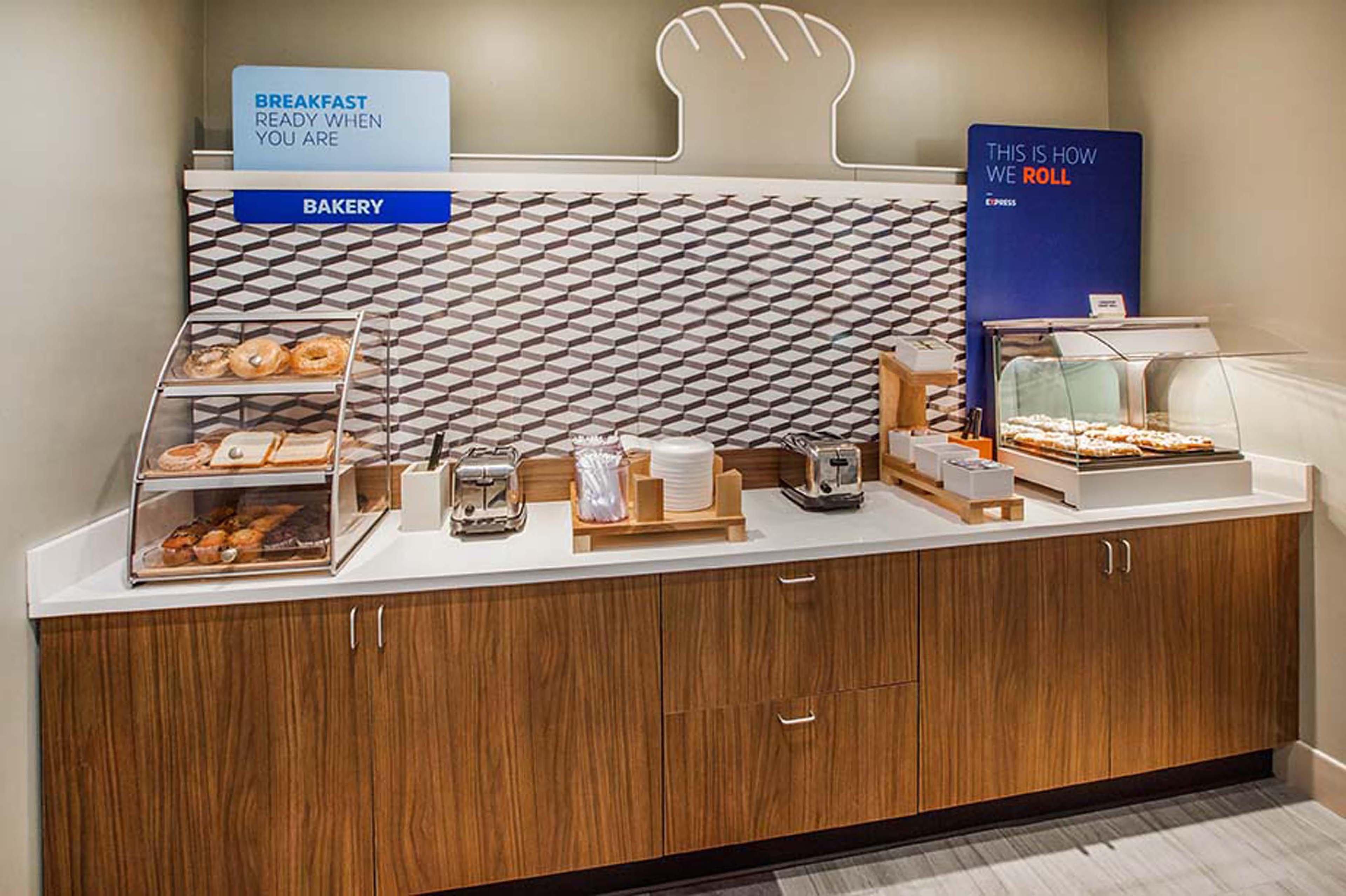 Holiday Inn Express & Suites North Dallas At Preston By Ihg מראה חיצוני תמונה